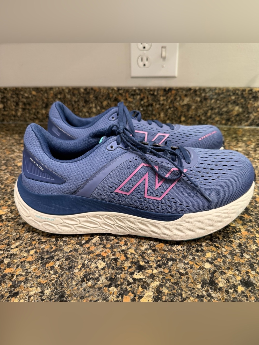 New Balance 1540v4 Navy Blue Running Shoes with Pink Logo ladies 10 wide